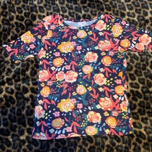 Lularoe GiGi Floral Top- size LG but fits as MD